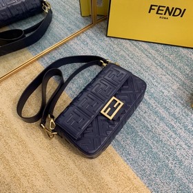 FENDI Средняя сумка Baguette с клапаном и магнитной застежкой FF