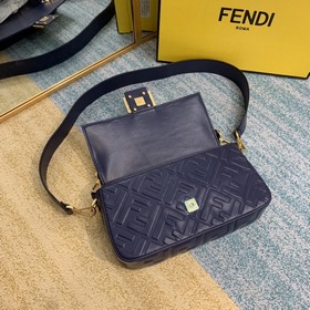 FENDI Средняя сумка Baguette с клапаном и магнитной застежкой FF
