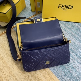 FENDI Средняя сумка Baguette с клапаном и магнитной застежкой FF