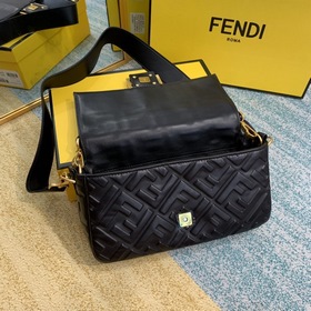 FENDI Средняя сумка Baguette с клапаном и магнитной застежкой FF