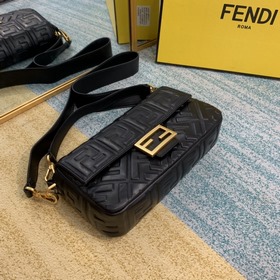 FENDI Средняя сумка Baguette с клапаном и магнитной застежкой FF