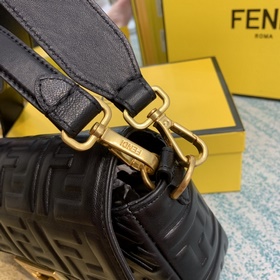 FENDI Средняя сумка Baguette с клапаном и магнитной застежкой FF