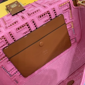 FENDI сумка Baguette из розового полотна с вышитым ажурным узоро