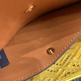 FENDI сумка Baguette из золотистого канваса с вышитым ажурным уз