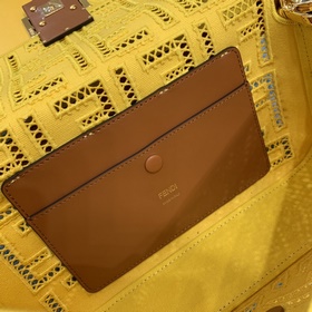 FENDI сумка Baguette из золотистого канваса с вышитым ажурным уз