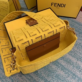 FENDI сумка Baguette из золотистого канваса с вышитым ажурным уз