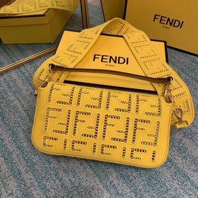 FENDI сумка Baguette из золотистого канваса с вышитым ажурным уз