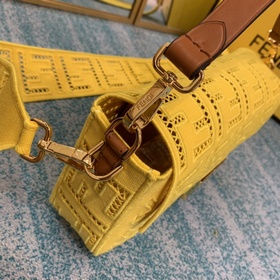 FENDI сумка Baguette из золотистого канваса с вышитым ажурным уз