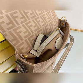 FENDI Летняя капсульная коллекция Необычные украшения на холсте