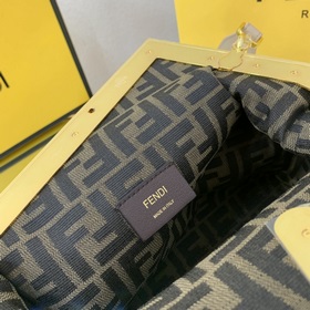 FENDI Большая сумка светло-розового цвета Первая модель, разрабо