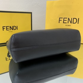 FENDI Большая сумка черного цвета Первая модель, разработанная п