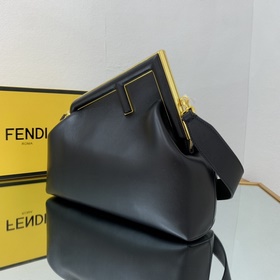 FENDI Большая сумка черного цвета Первая модель, разработанная п