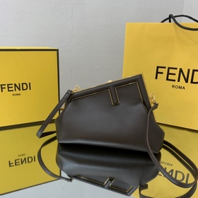 FENDI Маленький Коричневый Новая модель First Под руководством д