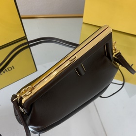 FENDI Маленький Коричневый Новая модель First Под руководством д