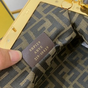 FENDI Маленький Коричневый Новая модель First Под руководством д