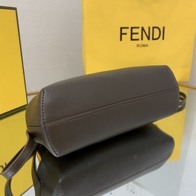 FENDI Маленький Коричневый Новая модель First Под руководством д