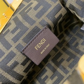 FENDI Маленький Коричневый Новая модель First Под руководством д