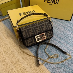 FENDI Маленький Артикул： 8BS017 Черная сумка-багет Средняя сумка
