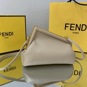 FENDI Маленькая сумка светло-розового цвета Предварительный зака