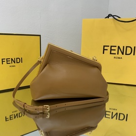 FENDI Маленькая сумка цвета карамельного Первая модель, разработ