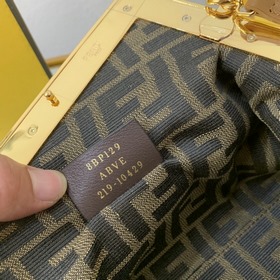 FENDI Маленькая сумка цвета карамельного Первая модель, разработ