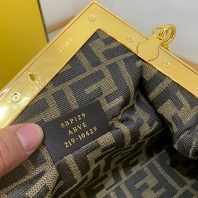 FENDI Маленькая желтая Первая модель, разработанная под руководс