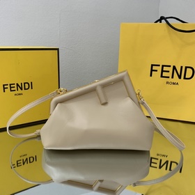 FENDI Маленькая черная Первая модель, разработанная дизайнером К