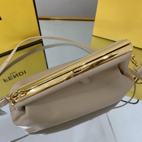 FENDI Маленькая черная Первая модель, разработанная дизайнером К