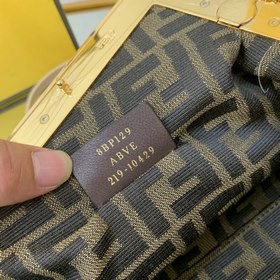 FENDI Маленькая черная Первая модель, разработанная дизайнером К
