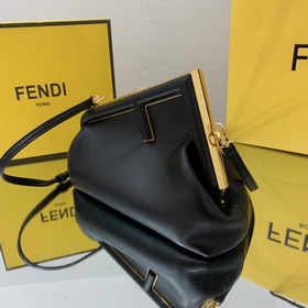 FENDI Маленький черный Новая модель First Под руководством дизай
