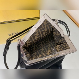 FENDI Маленькая сумка черного цвета с белой застежкой Первая мод