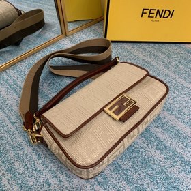 FENDI Культовая сумка среднего размера с клапаном и магнитной за