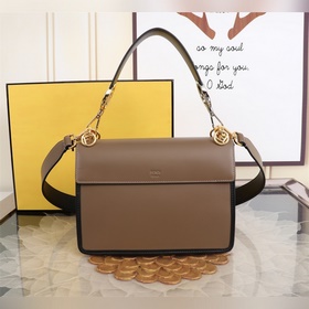 FENDI Сумка с клапаном и съемным плечевым ремнем Можно носить че