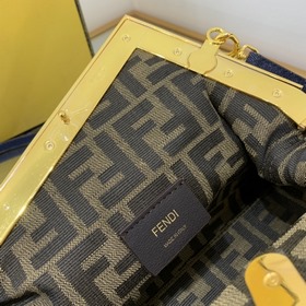 FENDI Серия изделий из матовой кожи с вышивкой, в дизайне которо