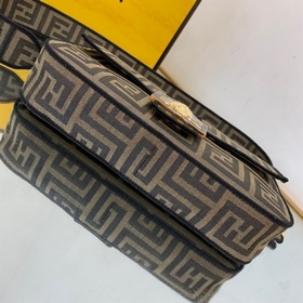 FENDI Совместная коллекция Сумка в форме батона с фирменным квад