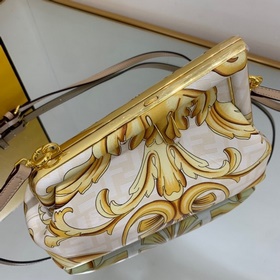 FENDI Совместная коллекция Сумка First в коллаборации с Fendi Из