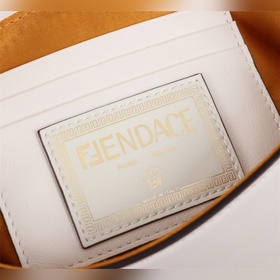 FENDI 2022 совместная коллекция мини-сумка «багет» На Миланской