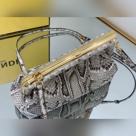 Маленькая сумка FENDI First изысканной белой кожи питона с F-обра