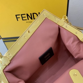 FENDI Маленькая сумка, изготовлена из оранжевого фланеля Украшен