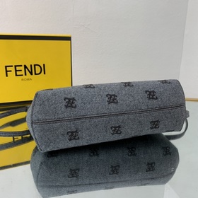 FENDI Маленькая сумка, изготовленная из серого фланеля Украшена 
