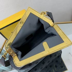 FENDI Большая сумка, изготовленная из серого фланеля с вышитым у
