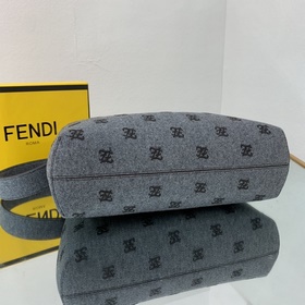 FENDI Большая сумка, изготовленная из серого фланеля с вышитым у