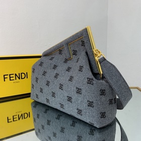 FENDI Большая сумка, изготовленная из серого фланеля с вышитым у