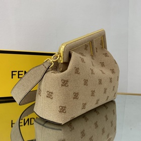 FENDI Средняя сумка, изготовленная из бежевого фланеля Украшена 