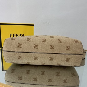 FENDI Средняя сумка, изготовленная из бежевого фланеля Украшена 