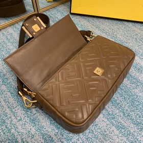 FENDI Средняя сумка Baguette с откидной крышкой С магнитной заст