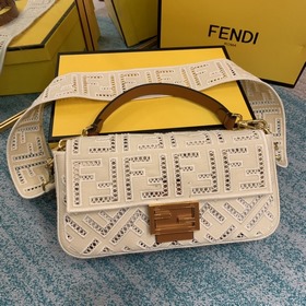 FENDI Сумка через плечо Сумка Baguette из белого полотна С вышиты
