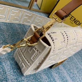 FENDI Сумка через плечо Сумка Baguette из белого полотна С вышиты