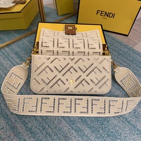 FENDI Сумка через плечо Сумка Baguette из белого полотна С вышиты