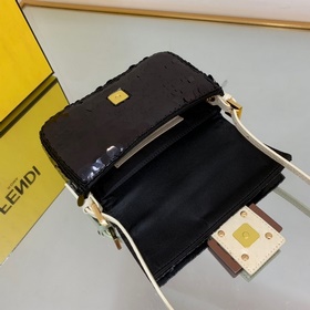FENDI 97, украшенная по всей поверхности золотыми металлическими
